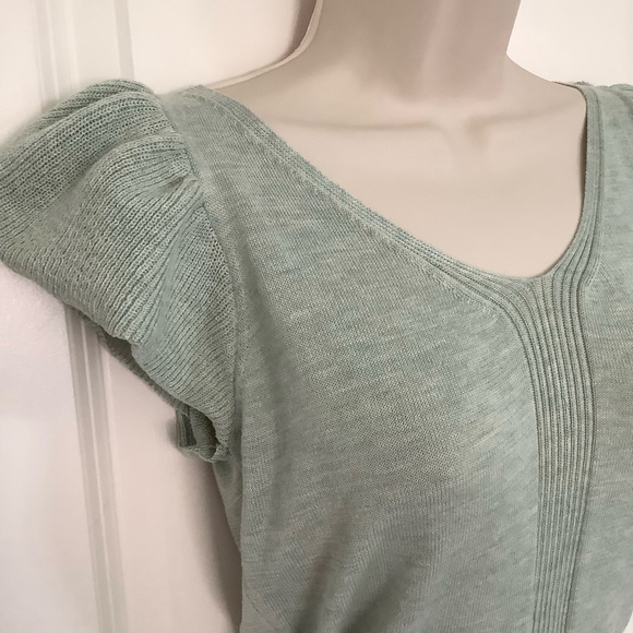 NWOT Lily White Short Flutter Sleeves Knit Sweater Size Small - Picture 3 of 8